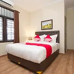 Oyo 572 Omah Gedongkuning Syariah Homestay