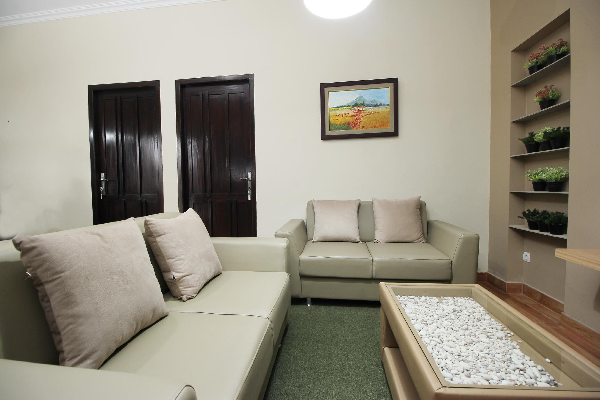 Hotel Oyo 572 Omah Gedongkuning Syariah